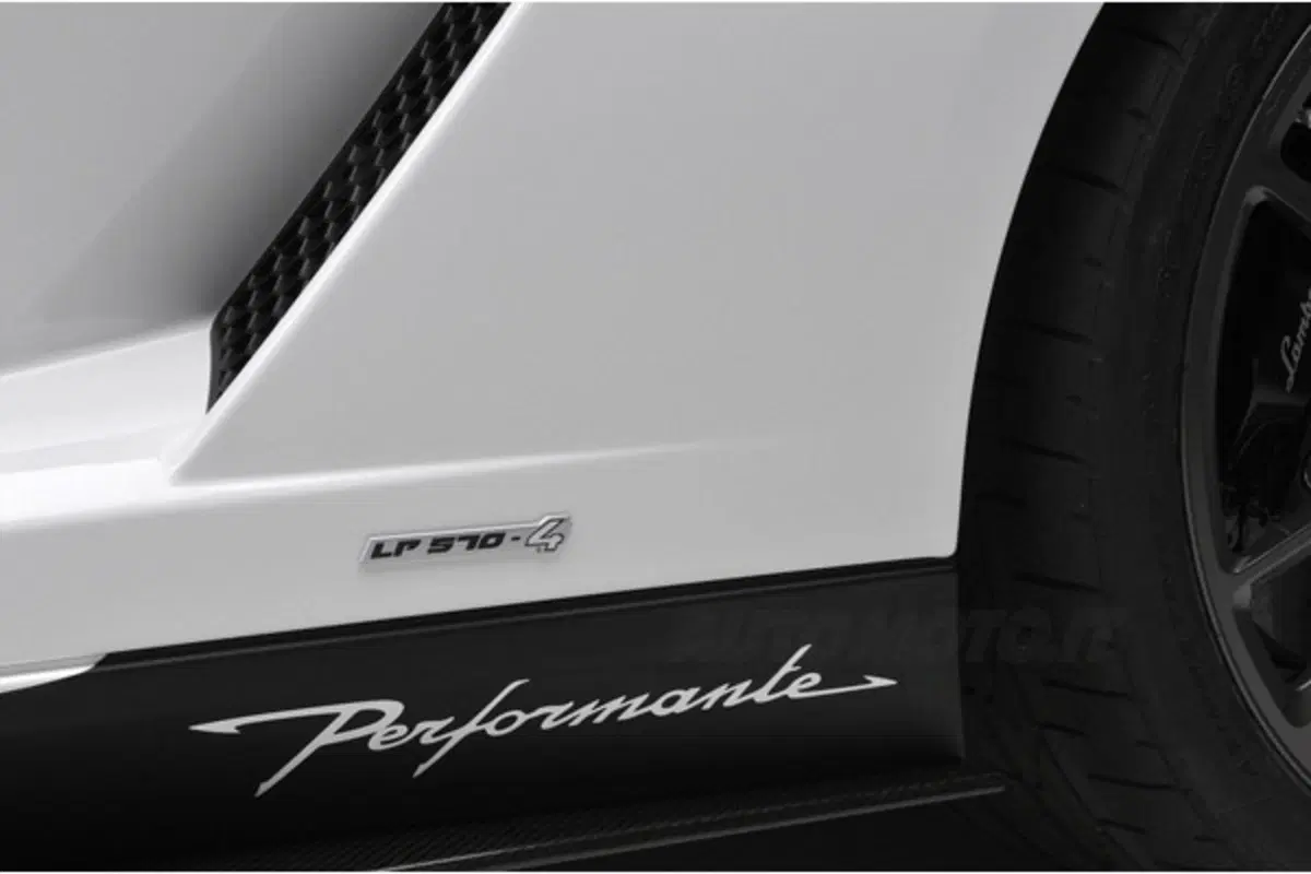 Lamborghini LP570-4 Spyder Performante (9)