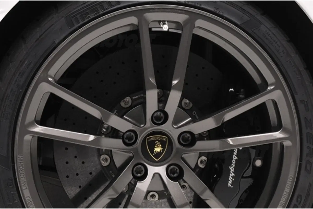 Lamborghini LP570-4 Spyder Performante (10)