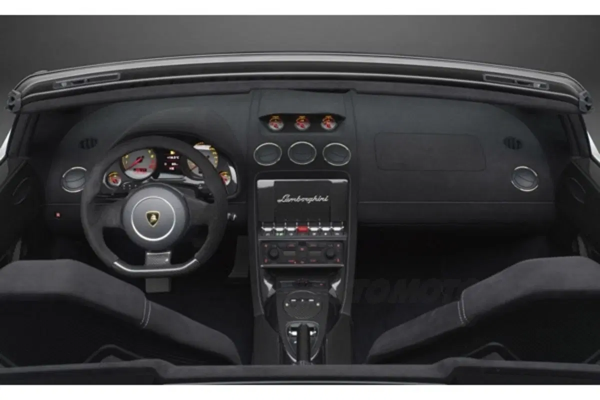 Lamborghini LP570-4 Spyder Performante (12)