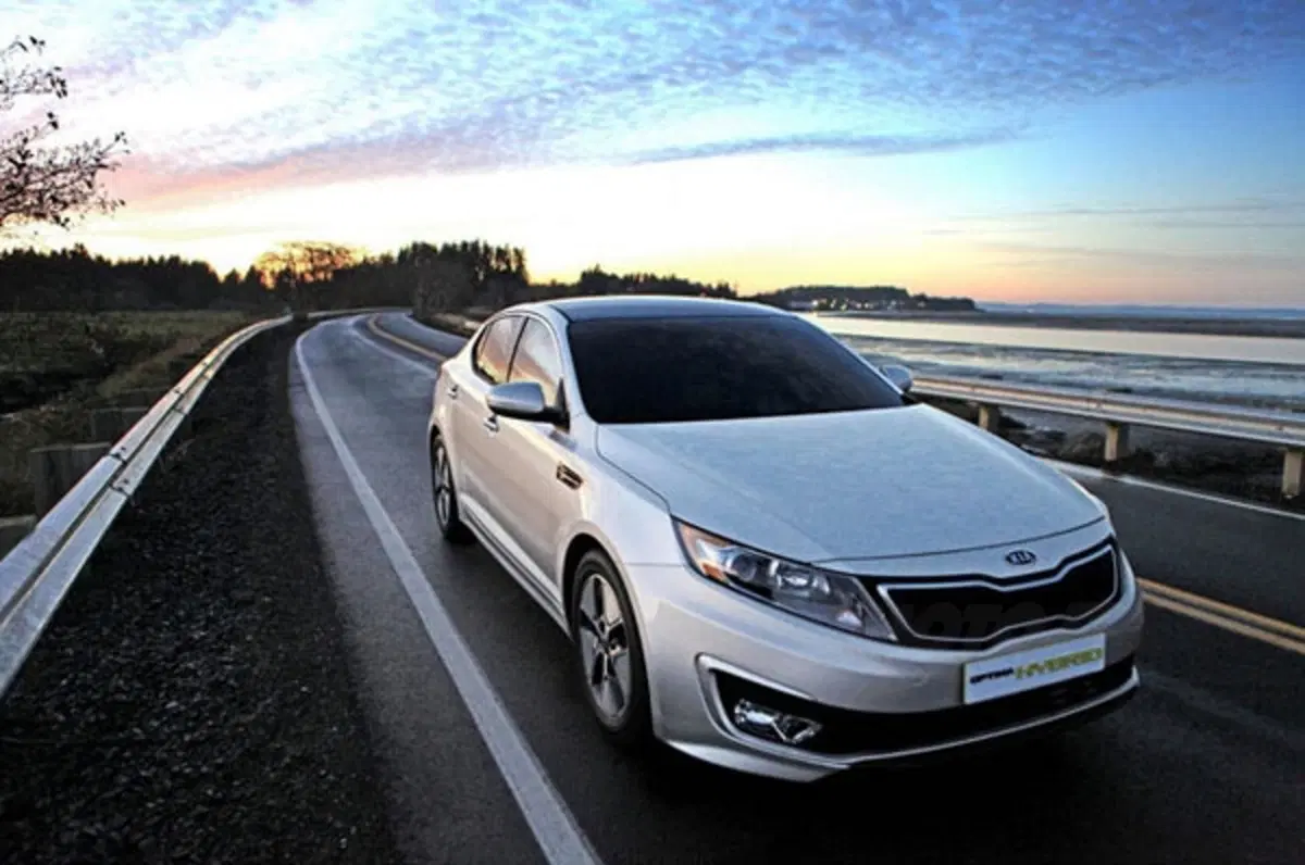 Kia Optima Hybrid (4)