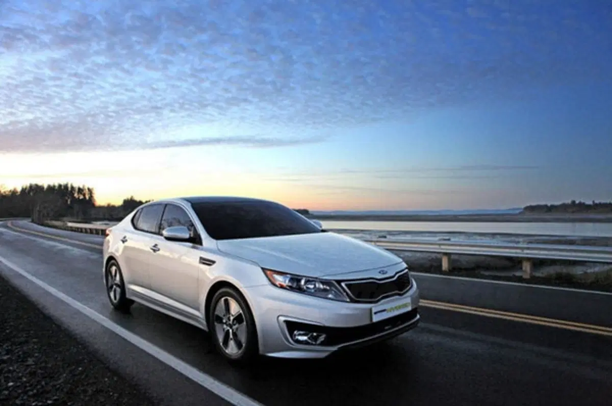 Kia Optima Hybrid (5)