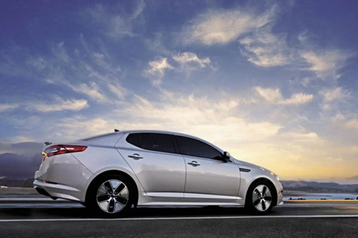 Kia Optima Hybrid (11)