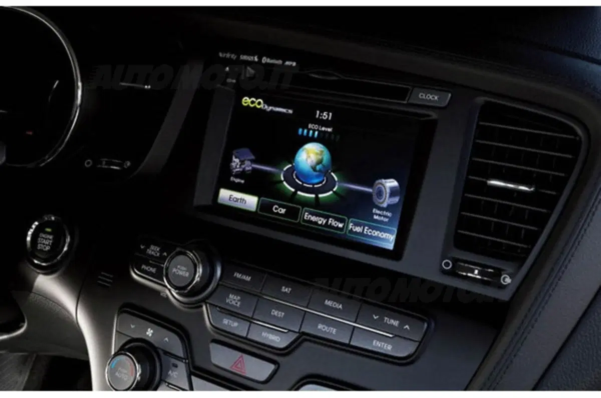 Kia Optima Hybrid (14)