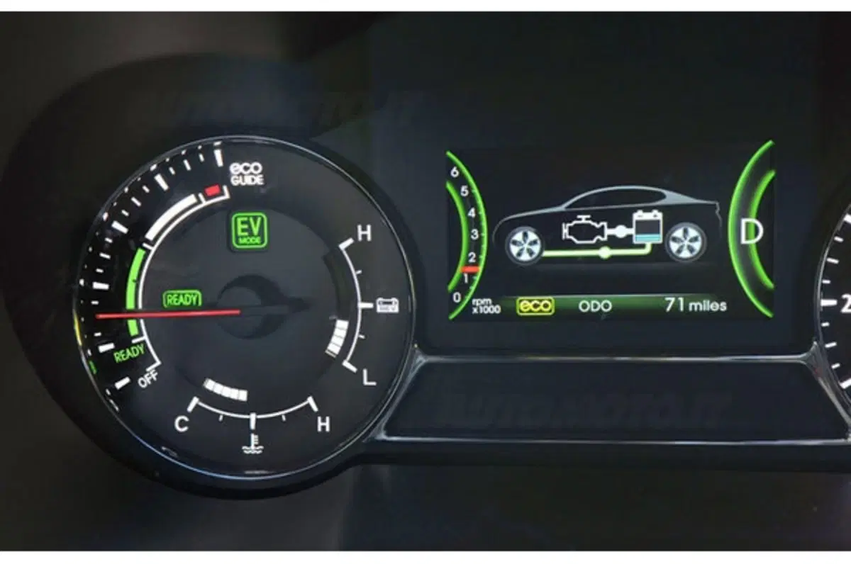 Kia Optima Hybrid (15)