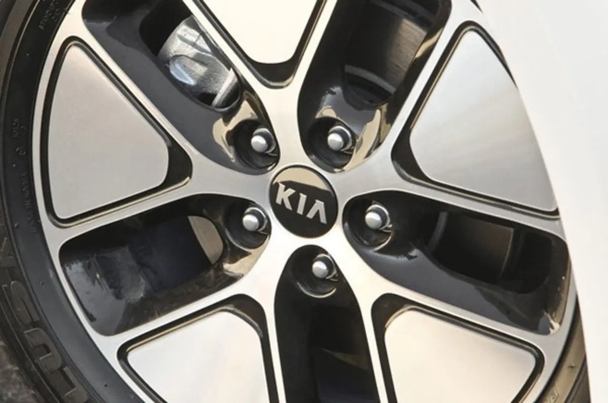 Kia Optima Hybrid (23)