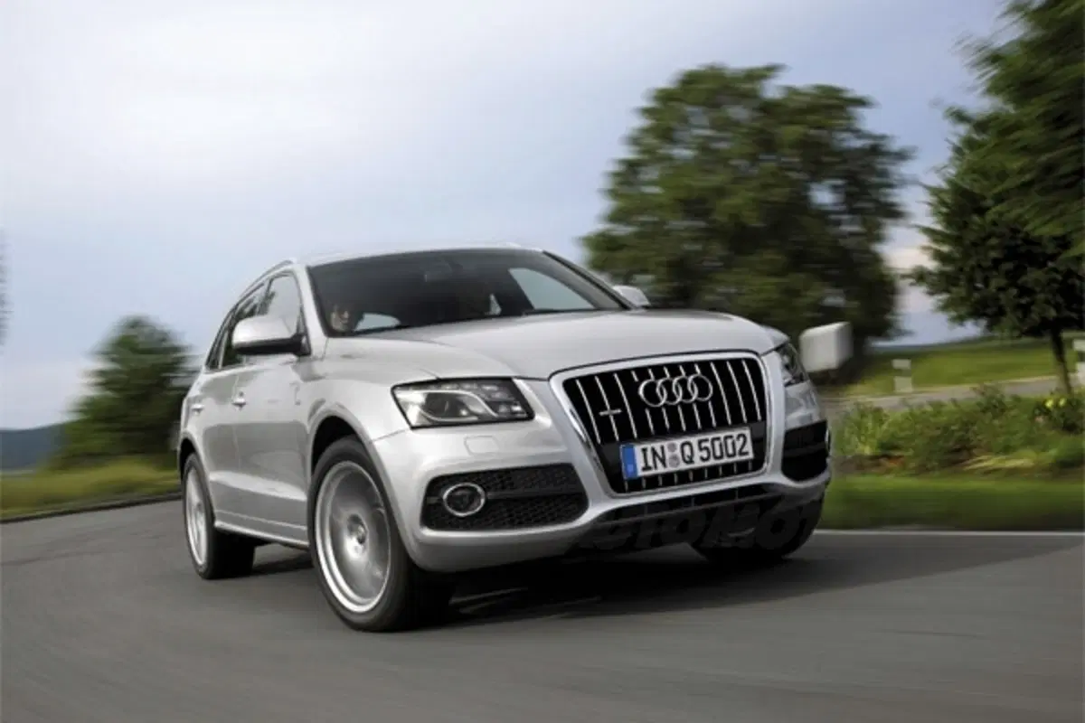 Audi Q5 Advanced e Advanced Plus (4)