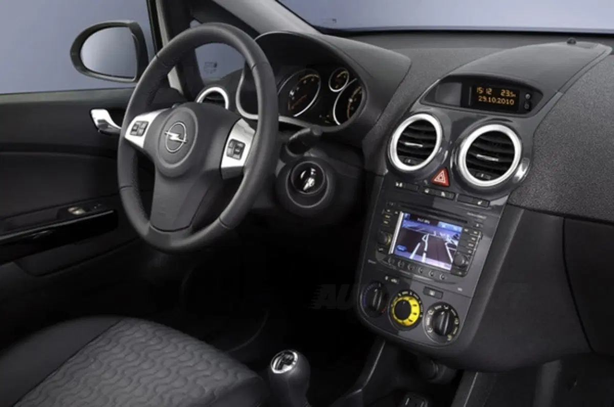 Opel Corsa restyling 2011 (8)