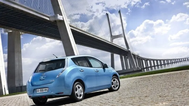 Auto dell'anno 2010: vince Nissan Leaf
