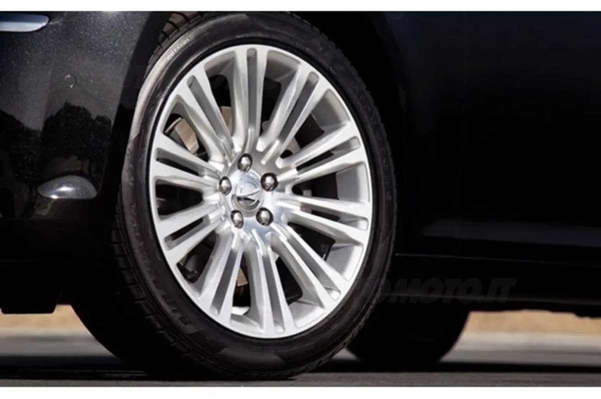 nuova Chrysler 300 - prime immagini (17)