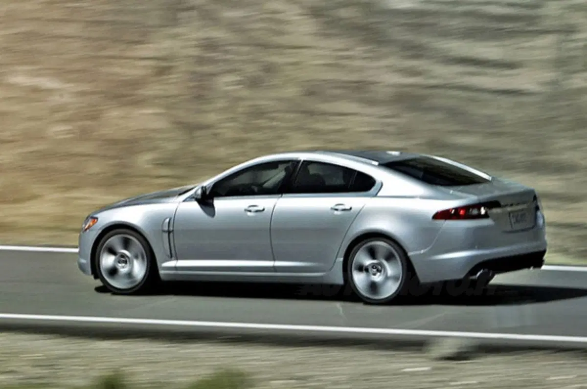 Jaguar XF: in arrivo il 4 cilindri diesel da 190 CV (2)