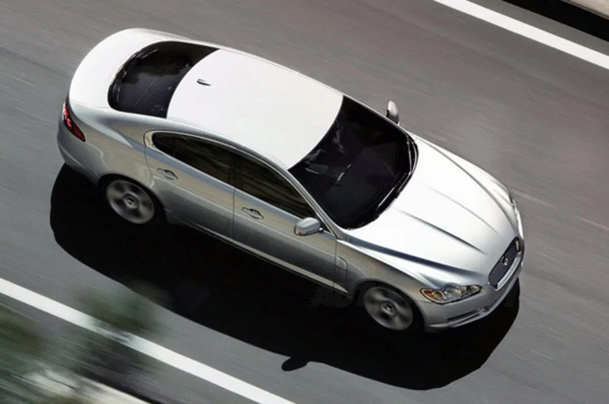 Jaguar XF: in arrivo il 4 cilindri diesel da 190 CV (3)