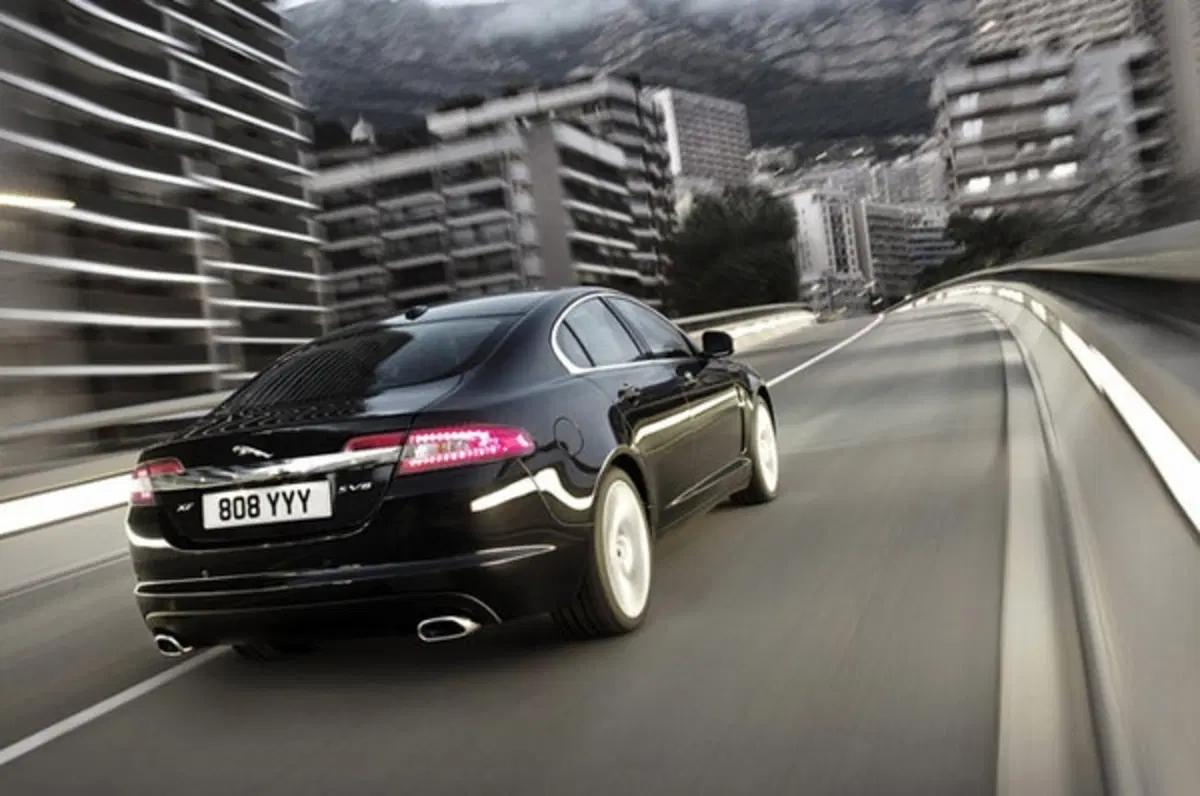 Jaguar XF: in arrivo il 4 cilindri diesel da 190 CV (4)