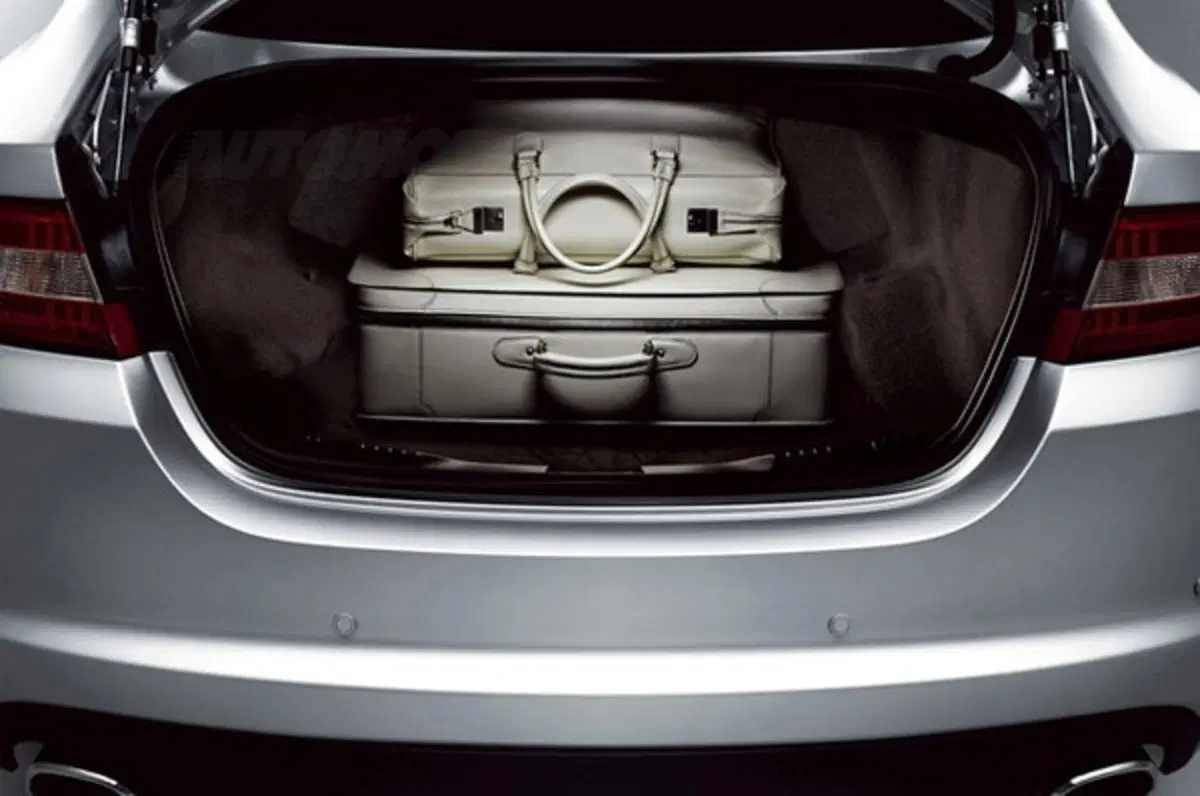 Jaguar XF: in arrivo il 4 cilindri diesel da 190 CV (5)