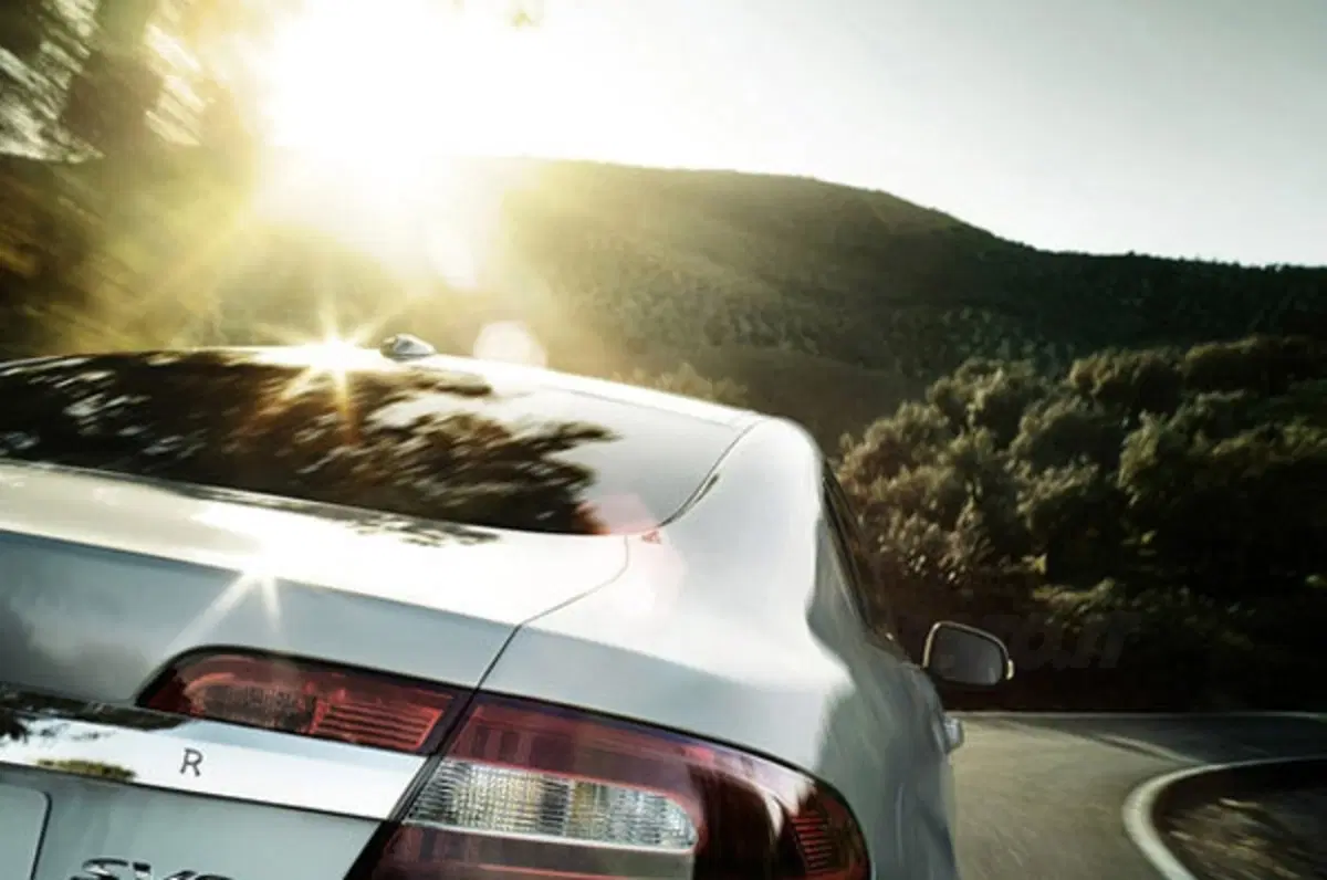 Jaguar XF: in arrivo il 4 cilindri diesel da 190 CV (8)