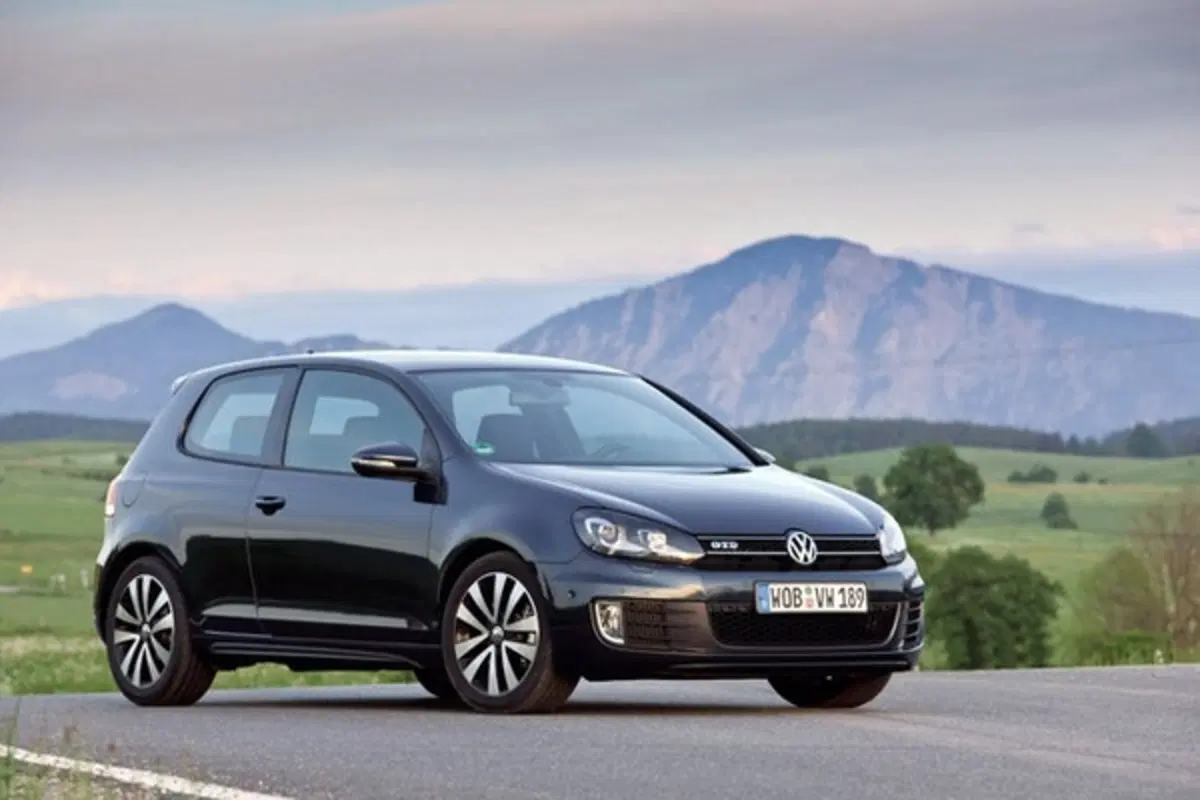 Volkswagen Golf: in arrivo due nuovi allestimenti (24)