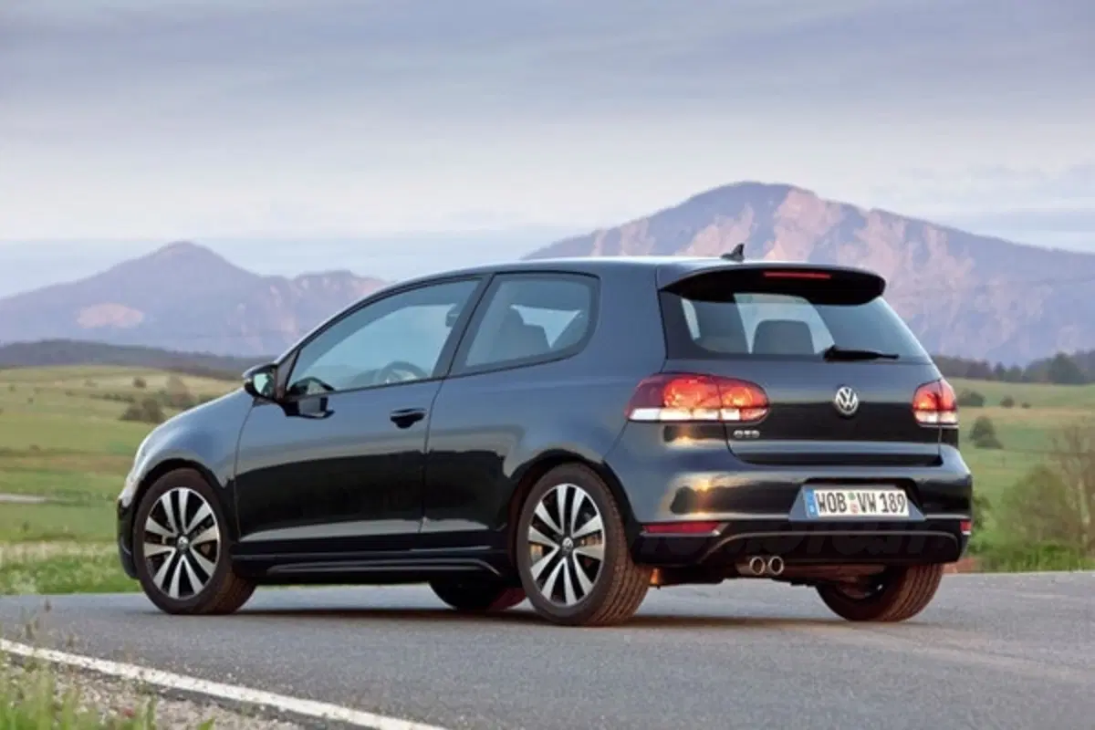 Volkswagen Golf: in arrivo due nuovi allestimenti (26)
