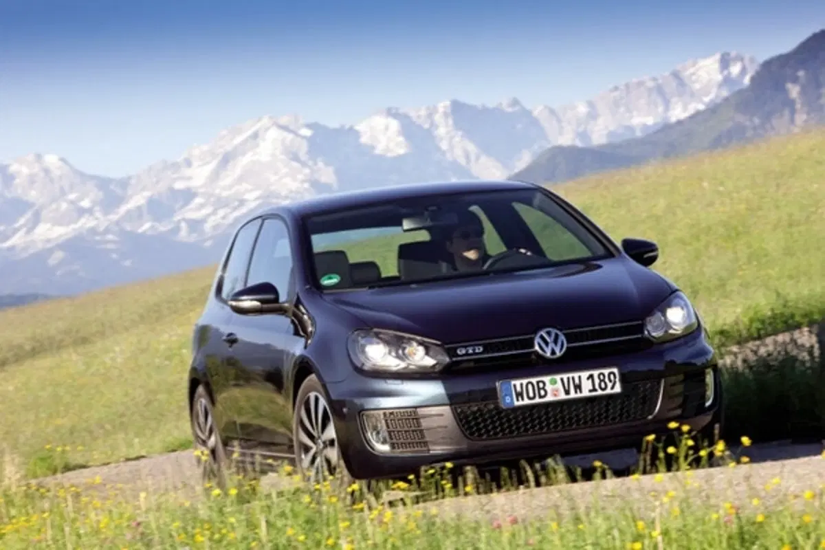Volkswagen Golf: in arrivo due nuovi allestimenti (27)