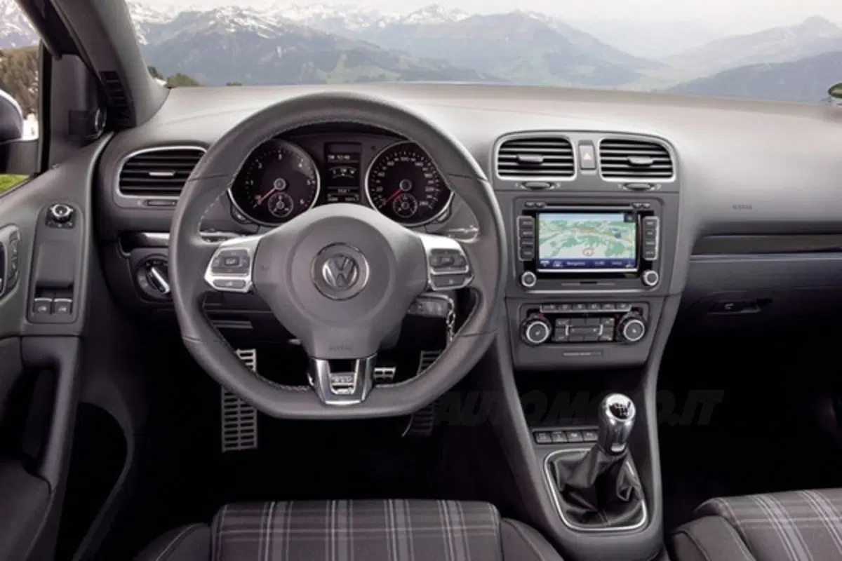 Volkswagen Golf: in arrivo due nuovi allestimenti (30)