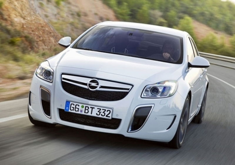 Opel Insignia OPC: anche automatica