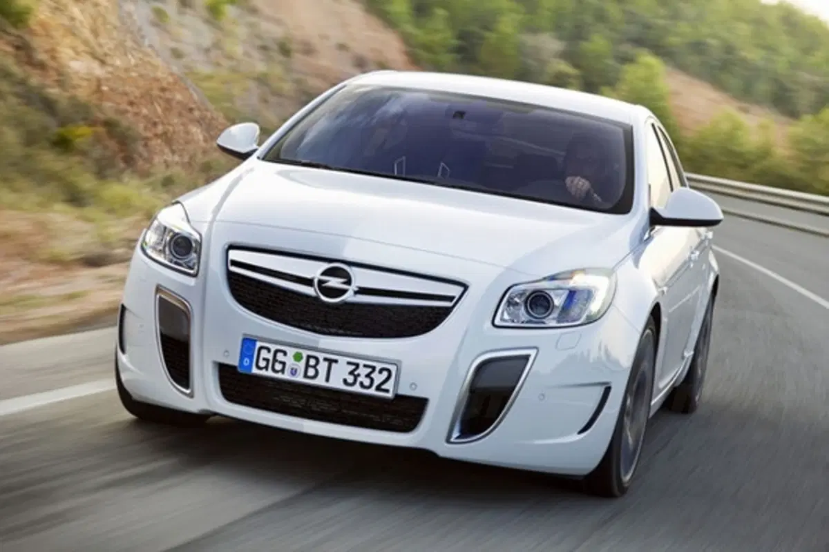 Opel Insignia OPC: anche automatica