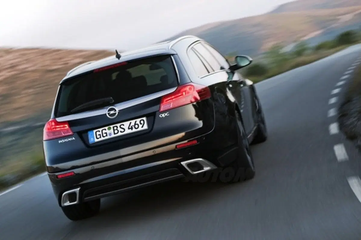 Opel Insignia OPC: anche automatica (2)