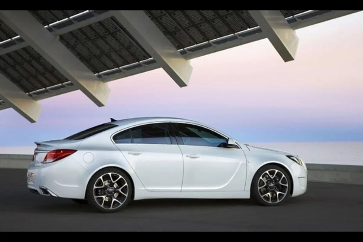Opel Insignia OPC: anche automatica (8)