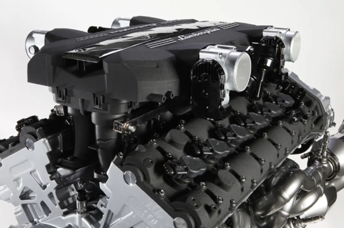 Lamborghini V12: Reventón inspired (8)