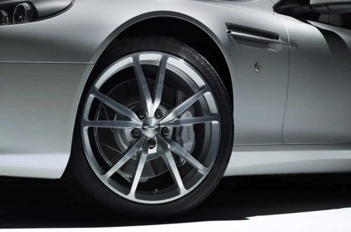 Aston Martin DB9 Special Edition (4)