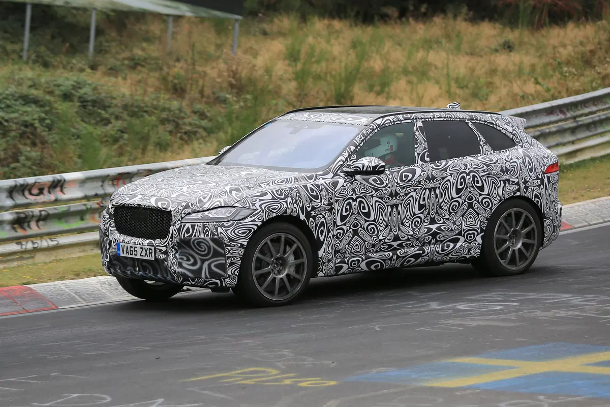 Jaguar F-Pace SVR: beccato lo spy al Nurburgring (4)