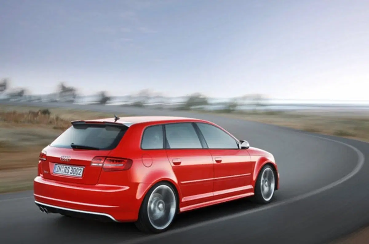 Audi RS3 Sportback: costa 52.100 euro (5)