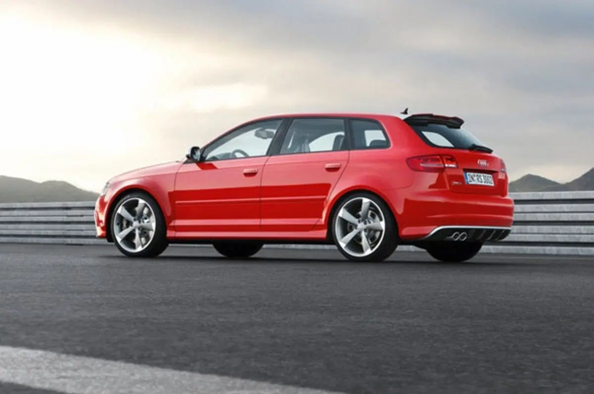 Audi RS3 Sportback: costa 52.100 euro (13)