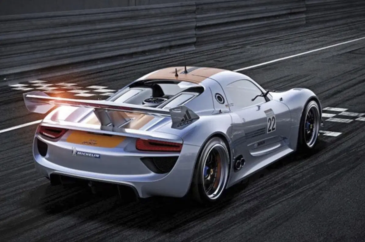 Porsche 918 RSR (3)