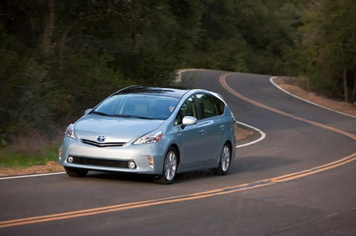Toyota Prius v (6)