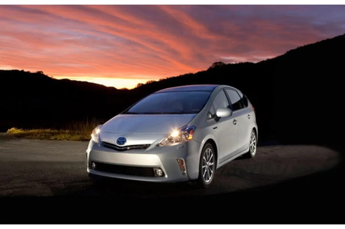 Toyota Prius v (10)