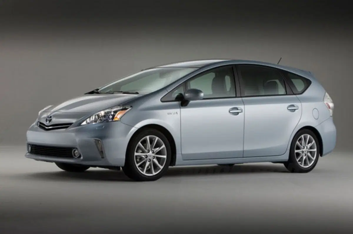 Toyota Prius v (12)