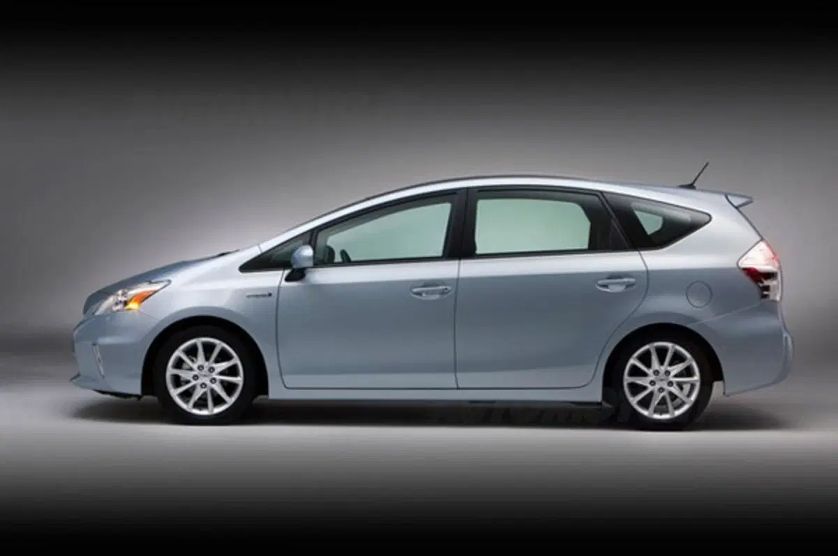 Toyota Prius v (14)