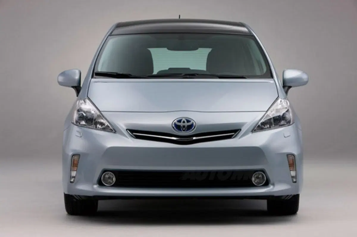 Toyota Prius v (15)