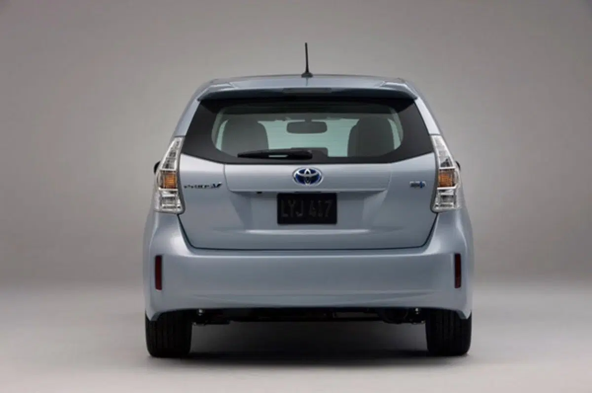 Toyota Prius v (16)