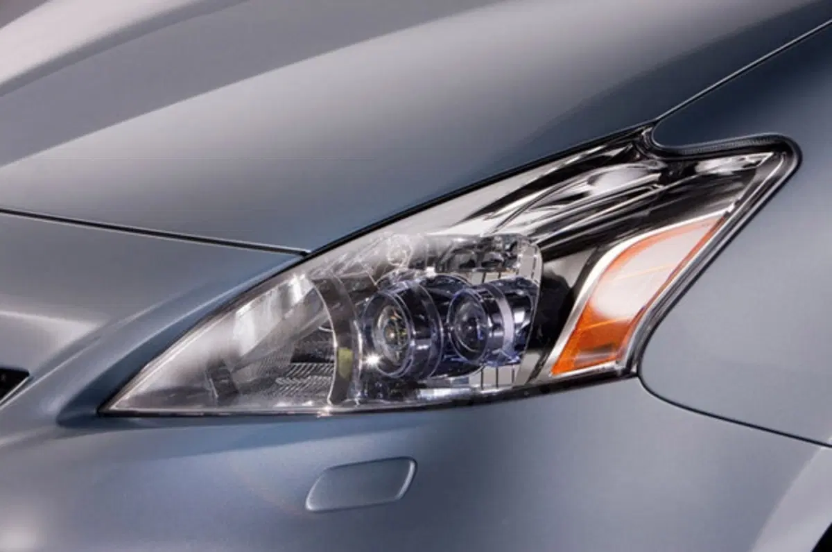 Toyota Prius v (17)