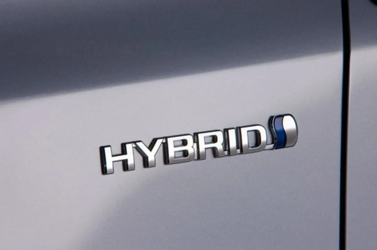 Toyota Prius v (18)