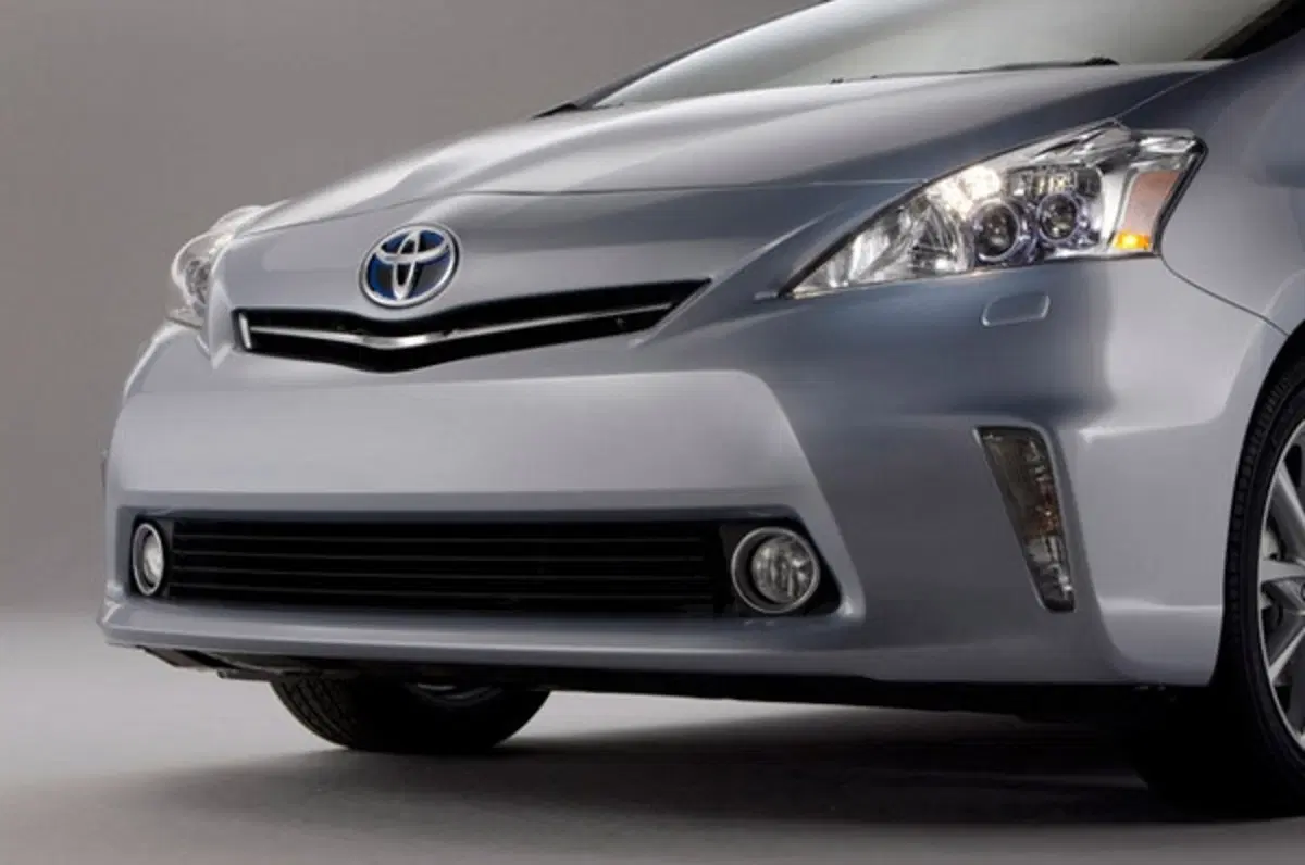 Toyota Prius v (20)