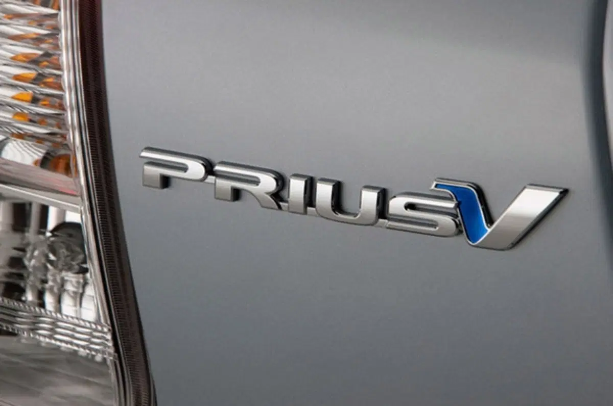 Toyota Prius v (21)