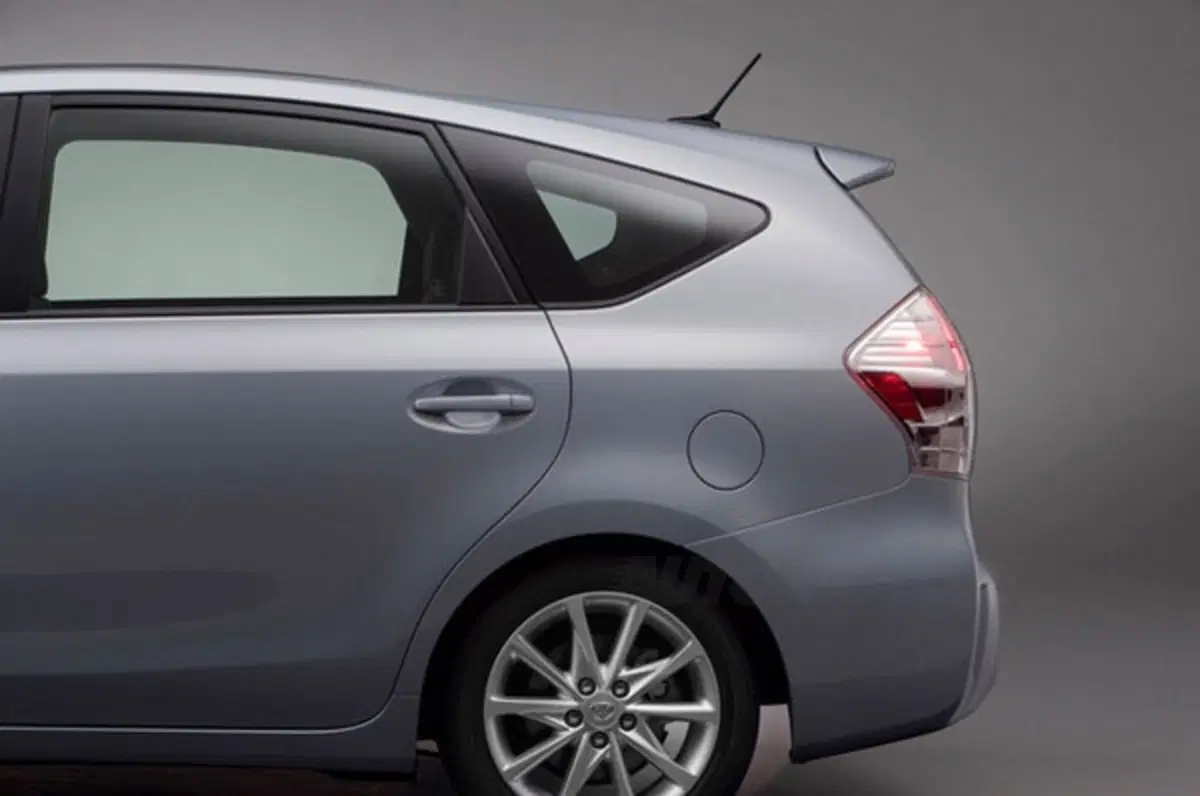 Toyota Prius v (25)