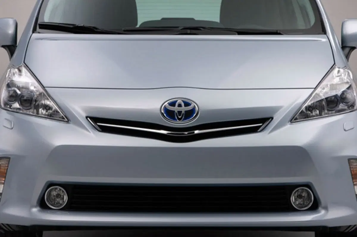 Toyota Prius v (26)