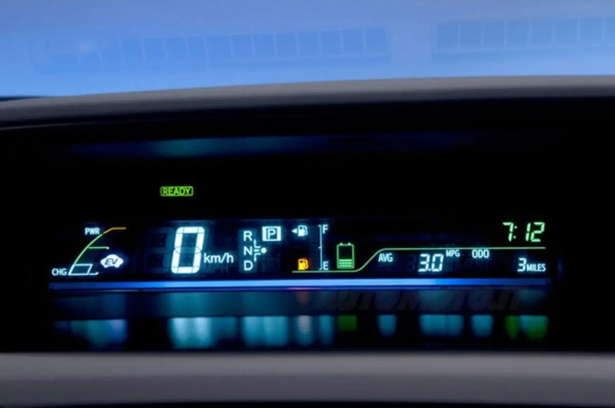 Toyota Prius v (40)
