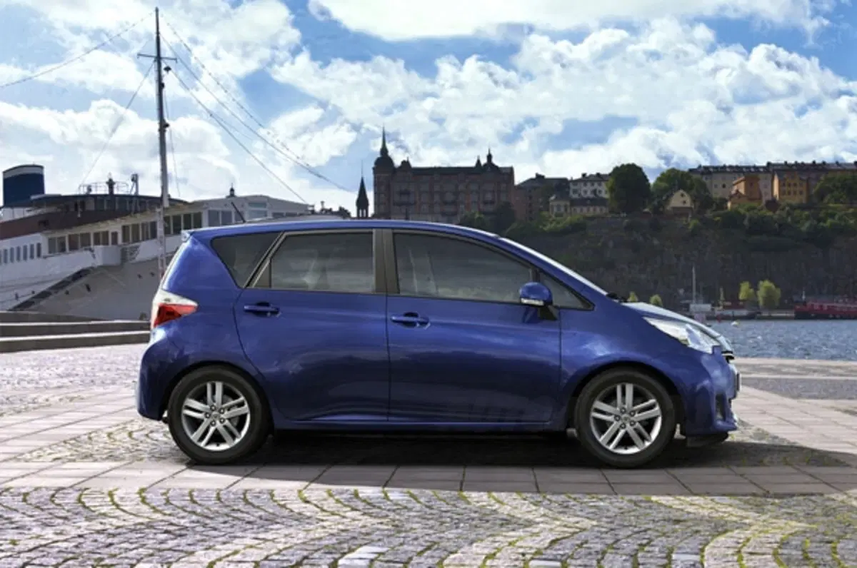 Toyota Verso-S (4)