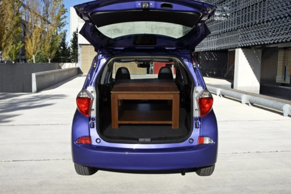 Toyota Verso-S (6)
