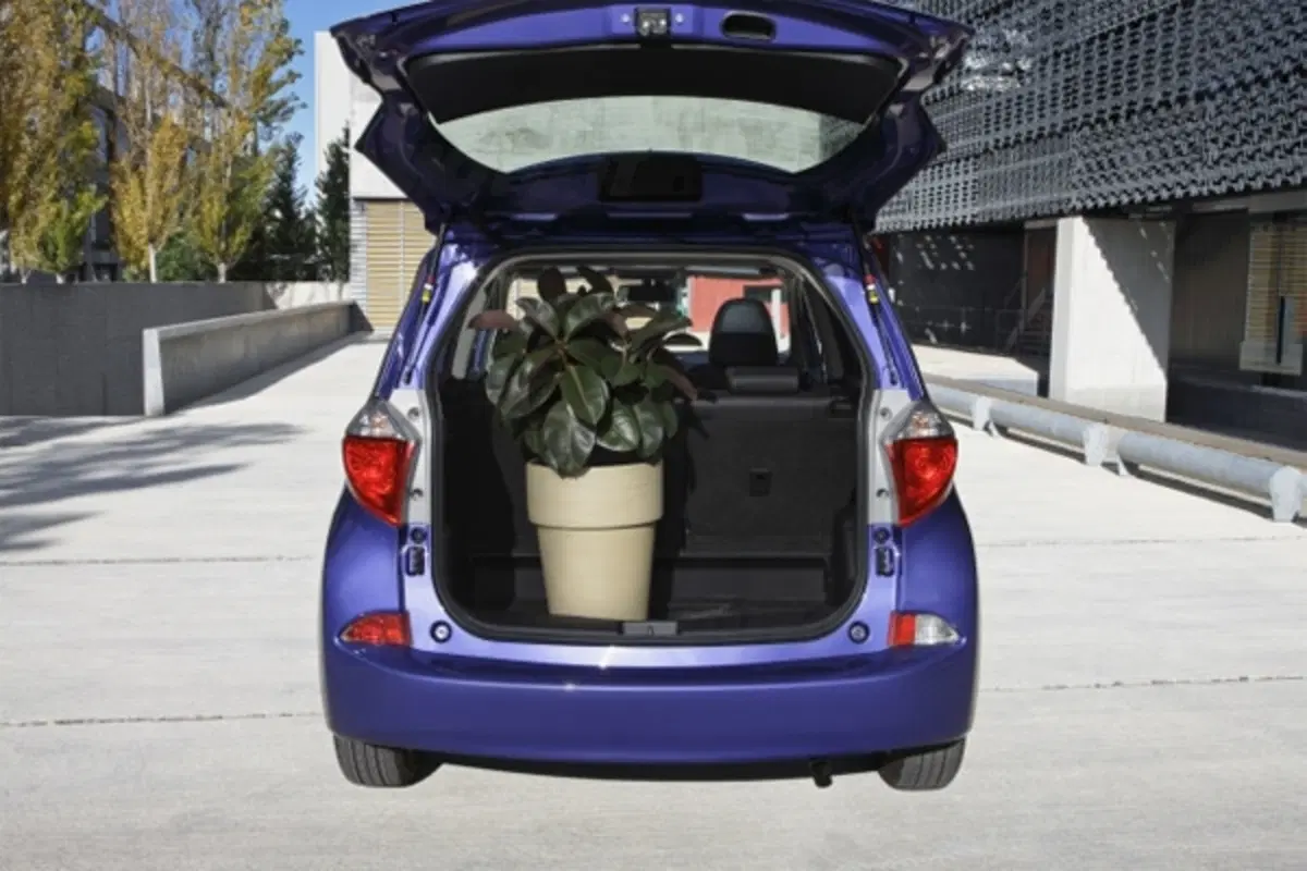 Toyota Verso-S (7)