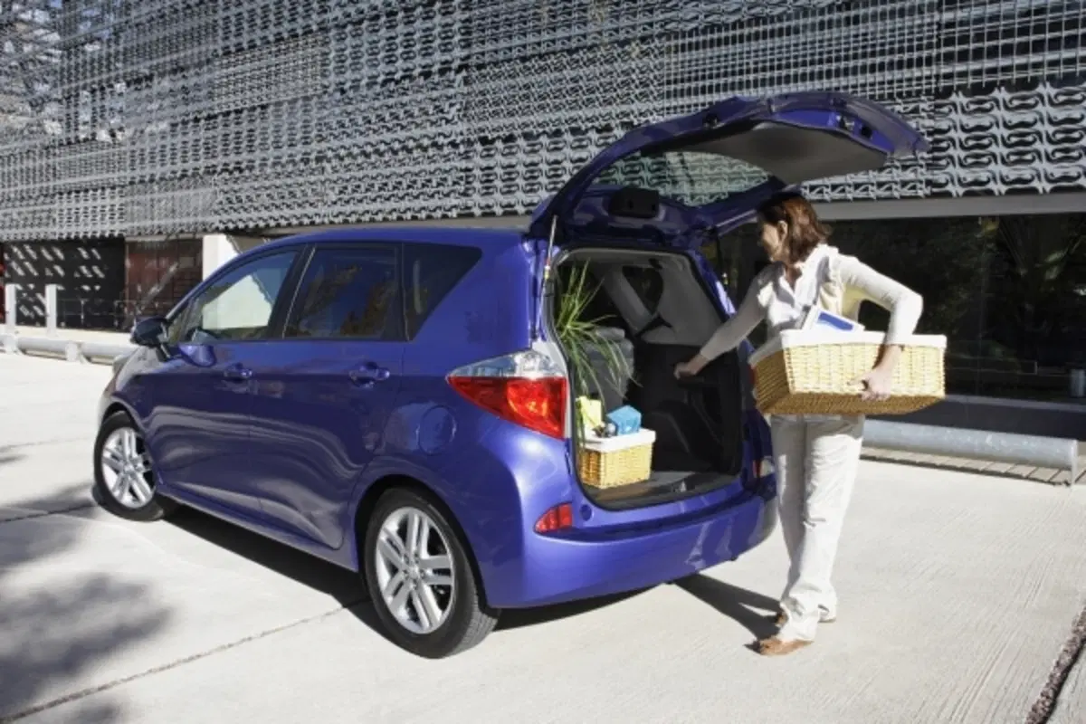 Toyota Verso-S (8)