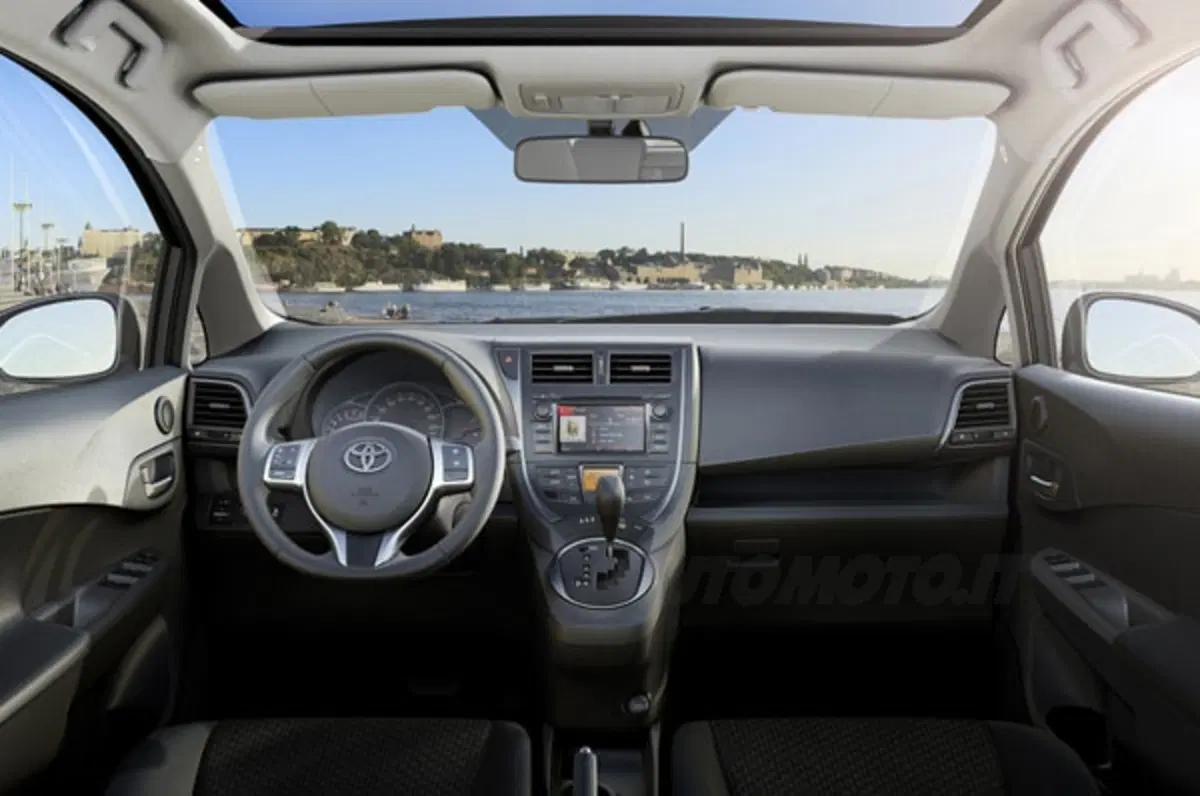 Toyota Verso-S (14)